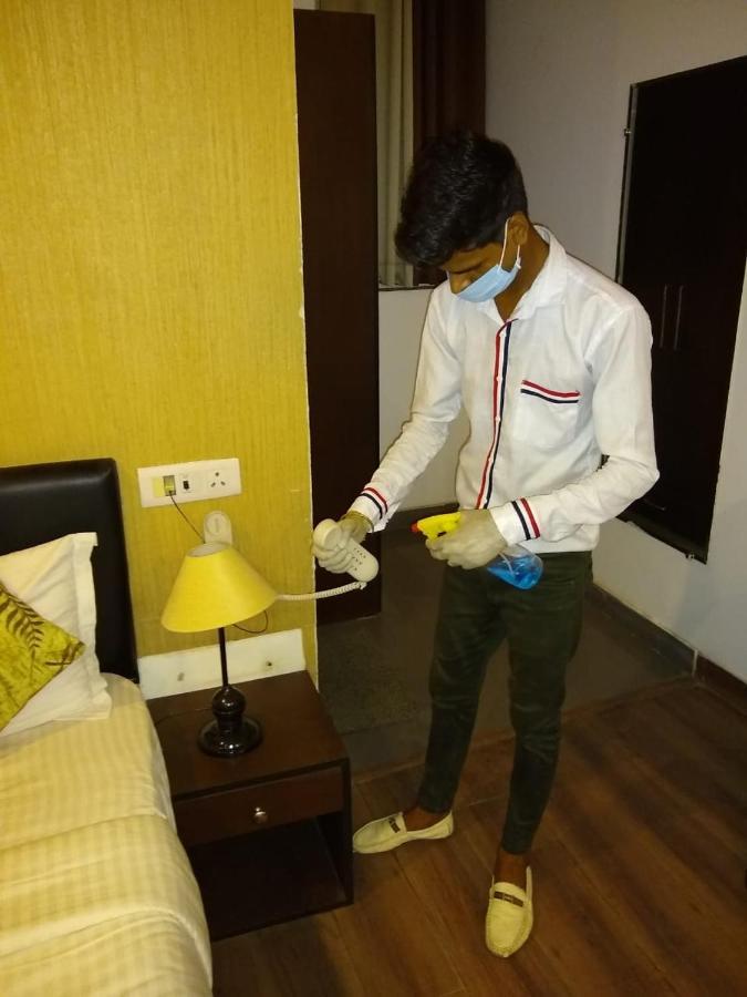 Airport Hotel Tashree Yeni Delhi Dış mekan fotoğraf