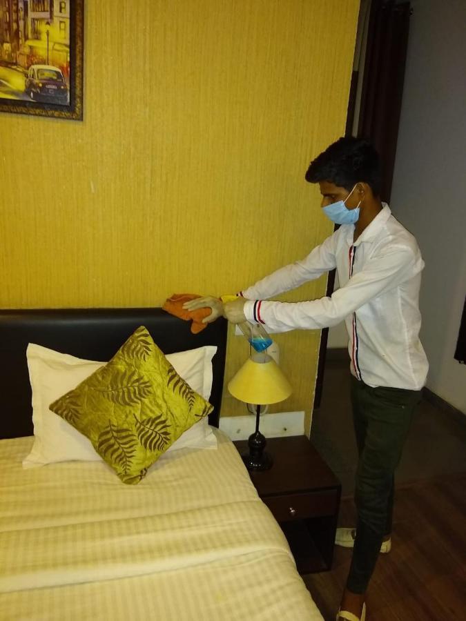 Airport Hotel Tashree Yeni Delhi Dış mekan fotoğraf