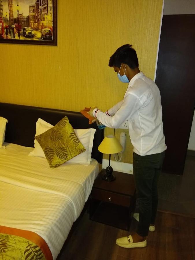 Airport Hotel Tashree Yeni Delhi Dış mekan fotoğraf