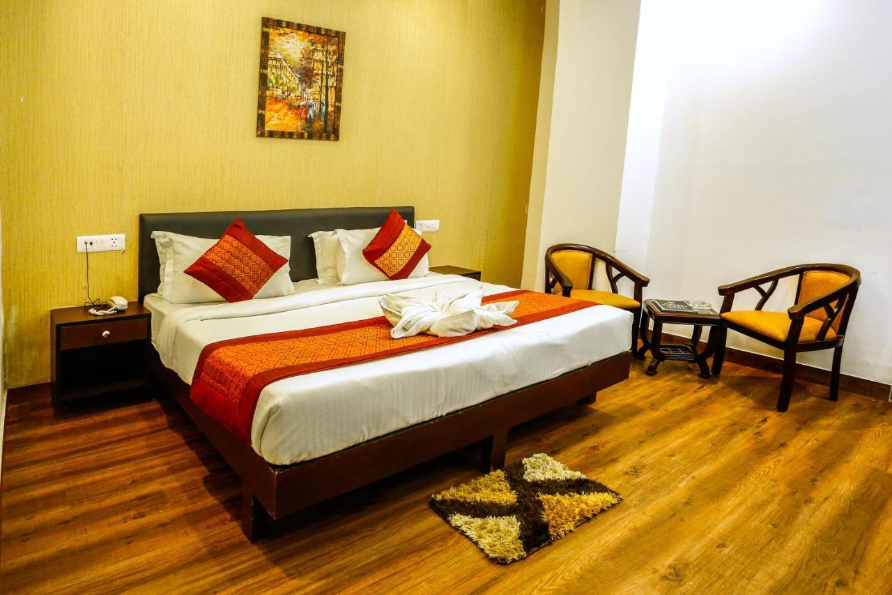 Airport Hotel Tashree Yeni Delhi Dış mekan fotoğraf