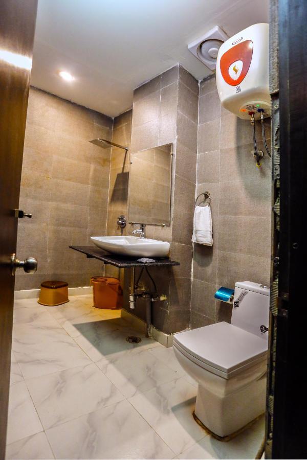 Airport Hotel Tashree Yeni Delhi Dış mekan fotoğraf