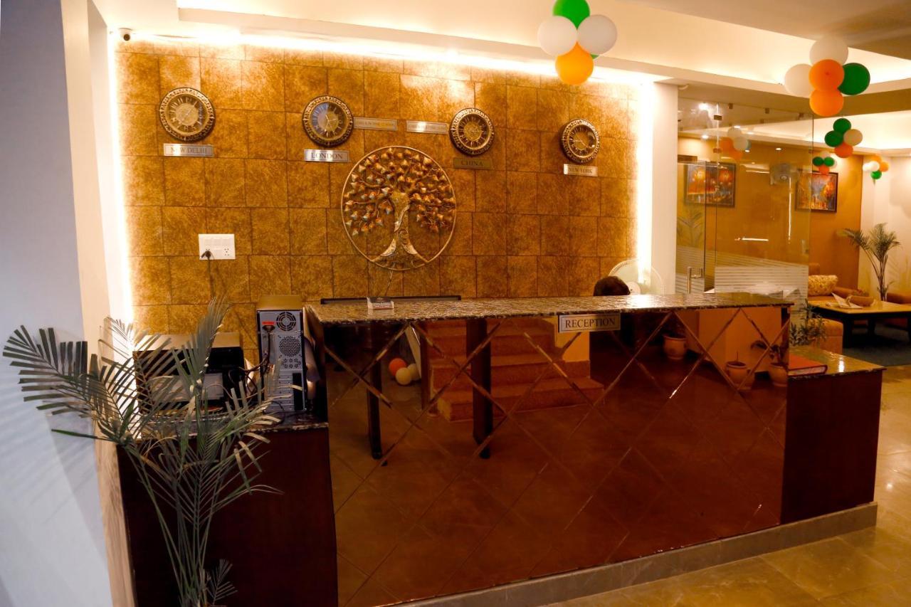 Airport Hotel Tashree Yeni Delhi Dış mekan fotoğraf