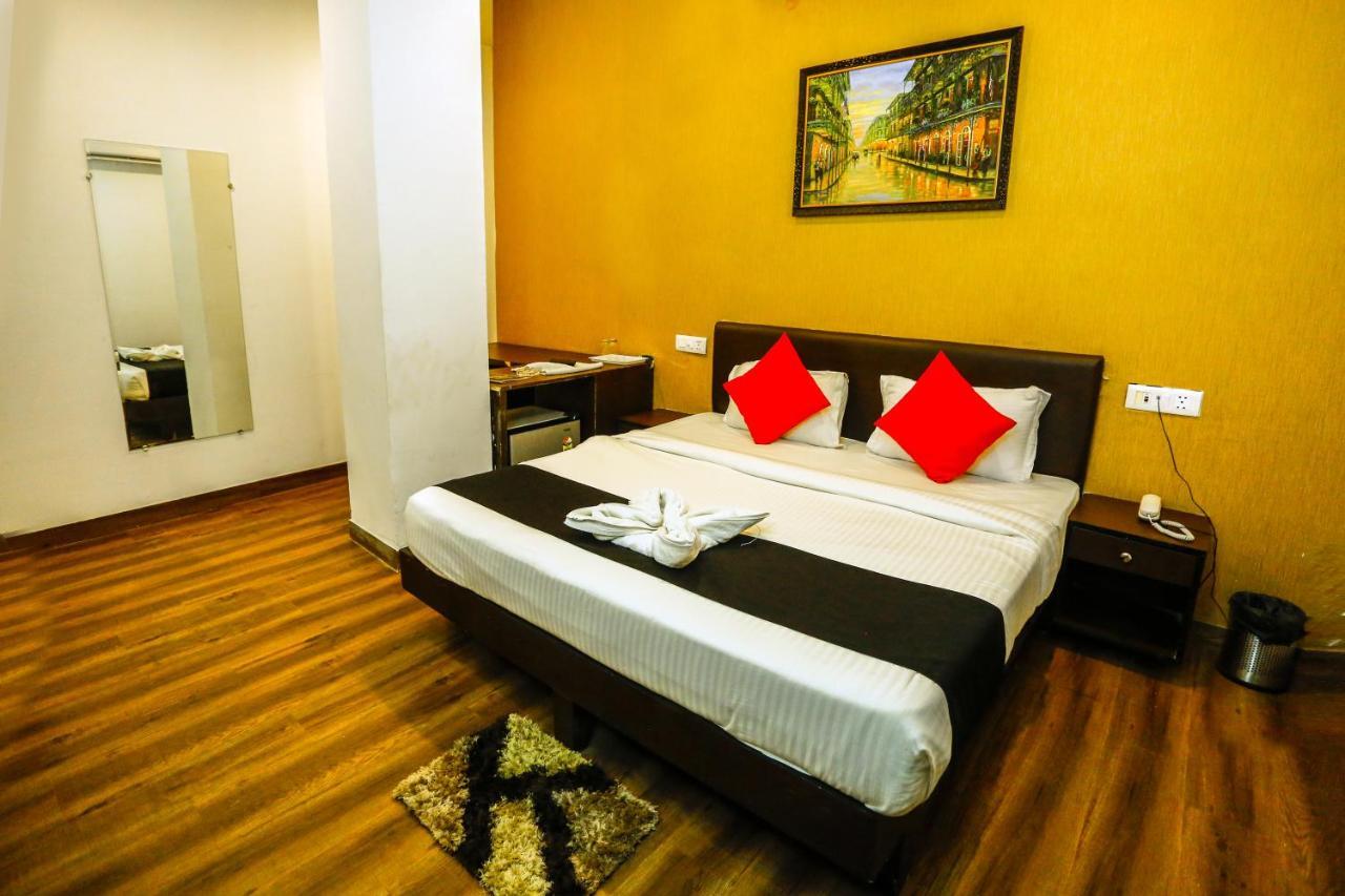 Airport Hotel Tashree Yeni Delhi Dış mekan fotoğraf