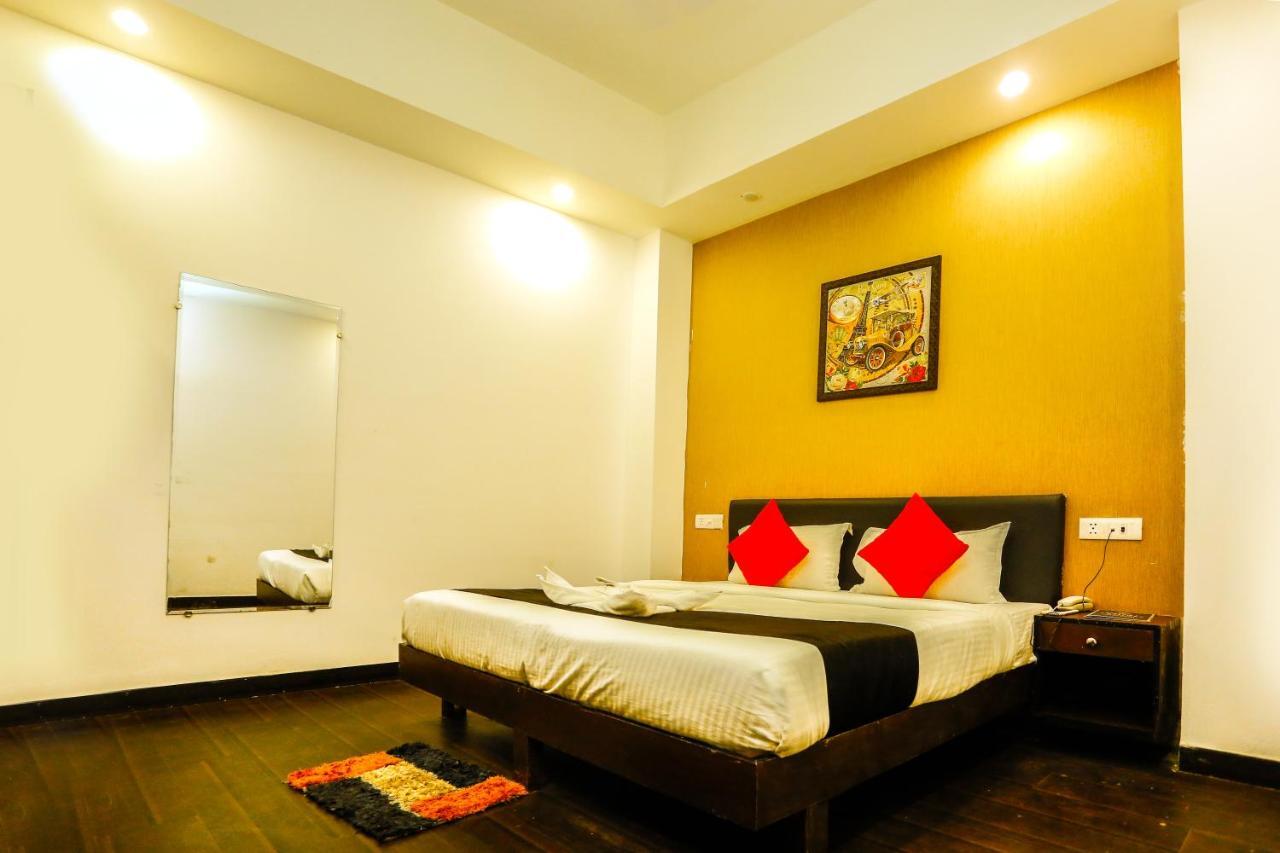 Airport Hotel Tashree Yeni Delhi Dış mekan fotoğraf
