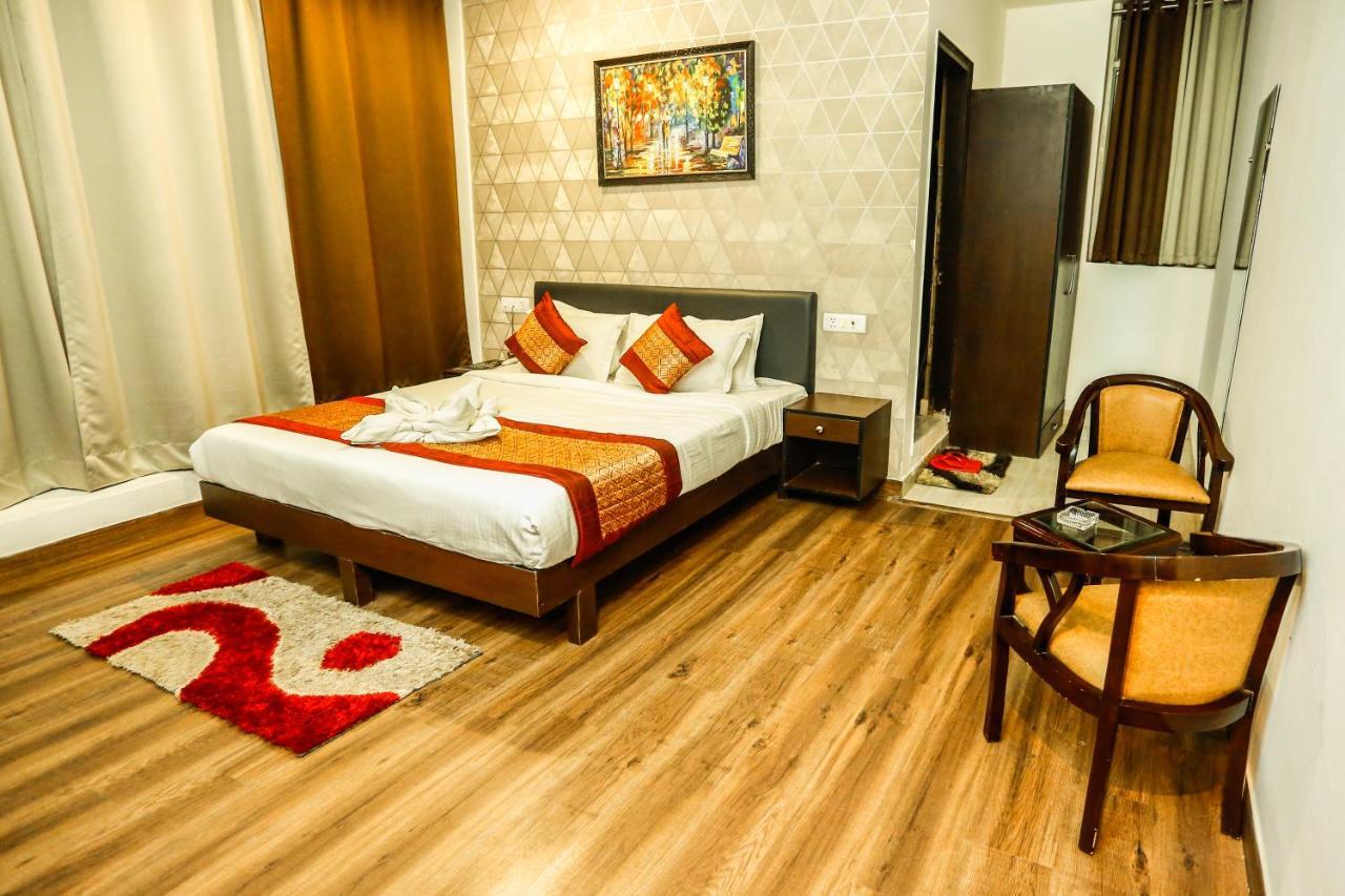 Airport Hotel Tashree Yeni Delhi Dış mekan fotoğraf