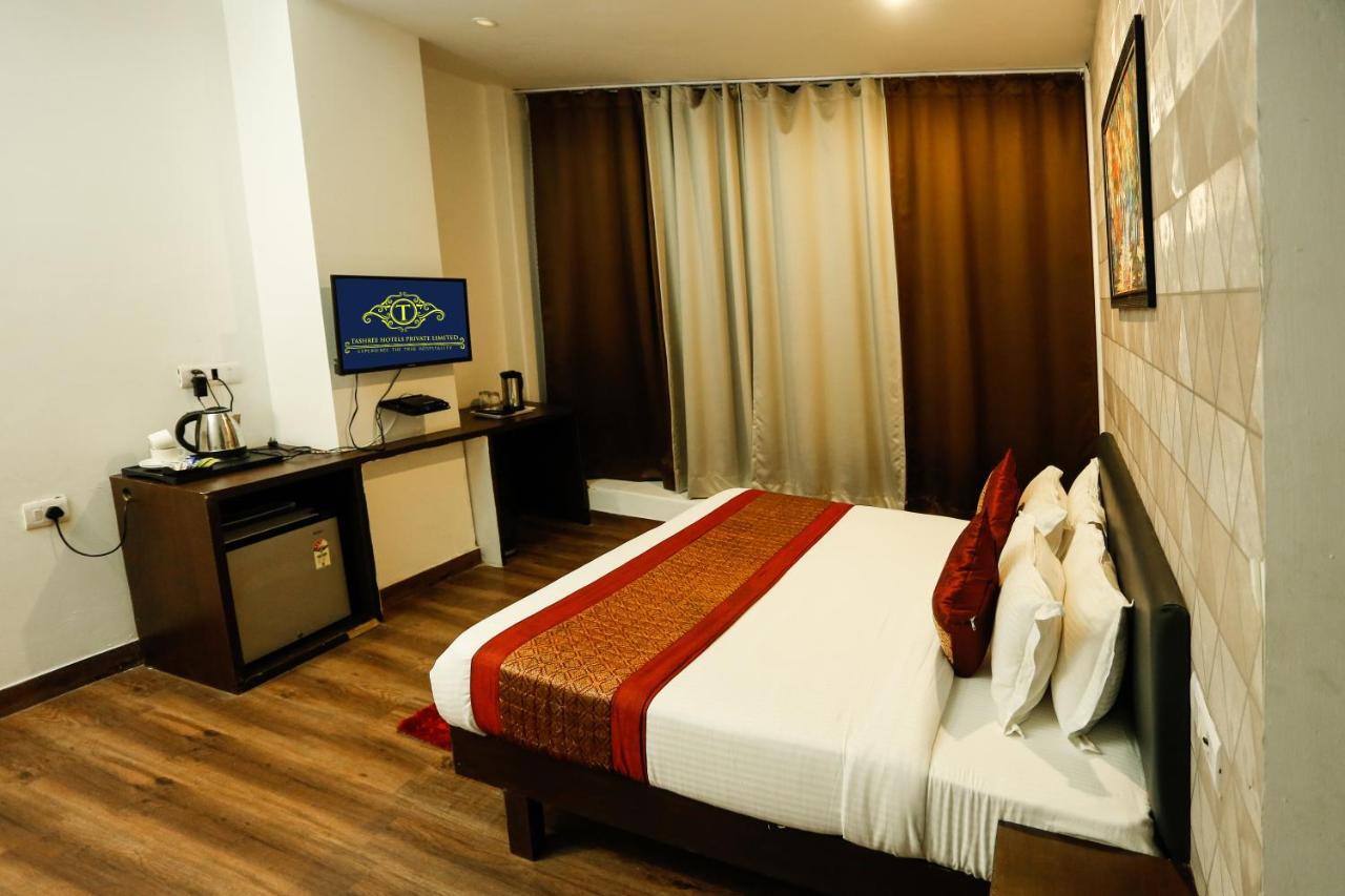 Airport Hotel Tashree Yeni Delhi Dış mekan fotoğraf