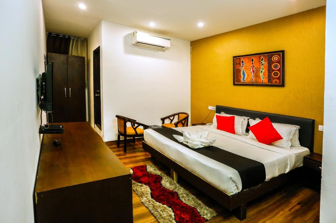 Airport Hotel Tashree Yeni Delhi Dış mekan fotoğraf