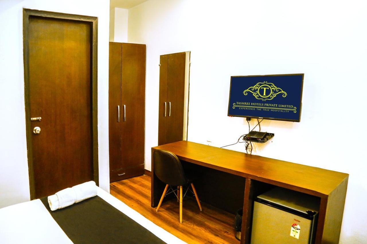 Airport Hotel Tashree Yeni Delhi Dış mekan fotoğraf