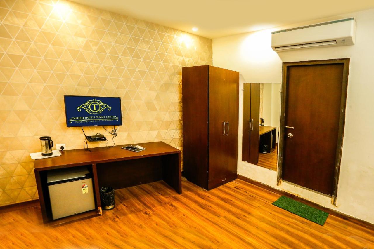Airport Hotel Tashree Yeni Delhi Dış mekan fotoğraf