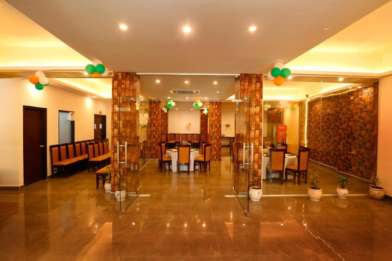 Airport Hotel Tashree Yeni Delhi Dış mekan fotoğraf