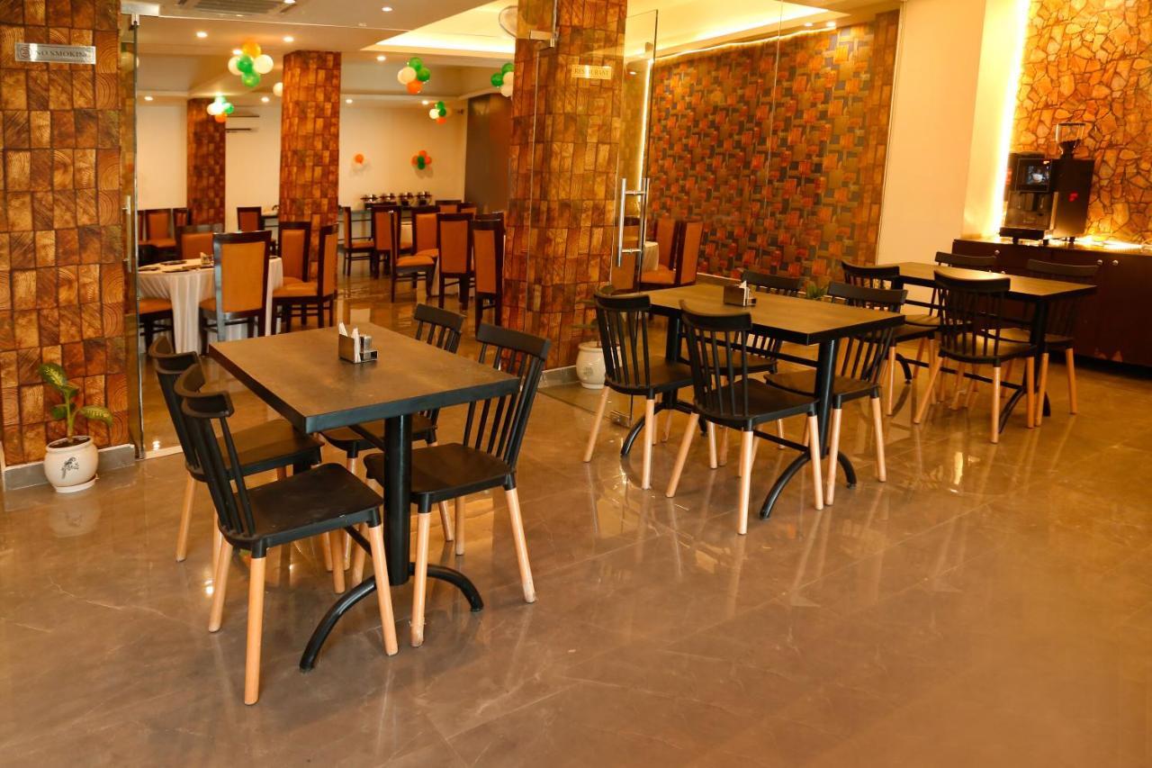 Airport Hotel Tashree Yeni Delhi Dış mekan fotoğraf